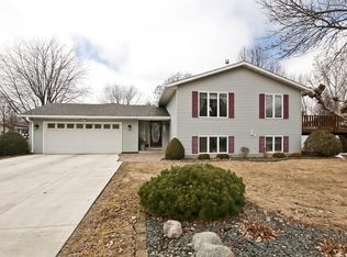 404 Stoney Point Rd SW, Hutchinson, MN 55350