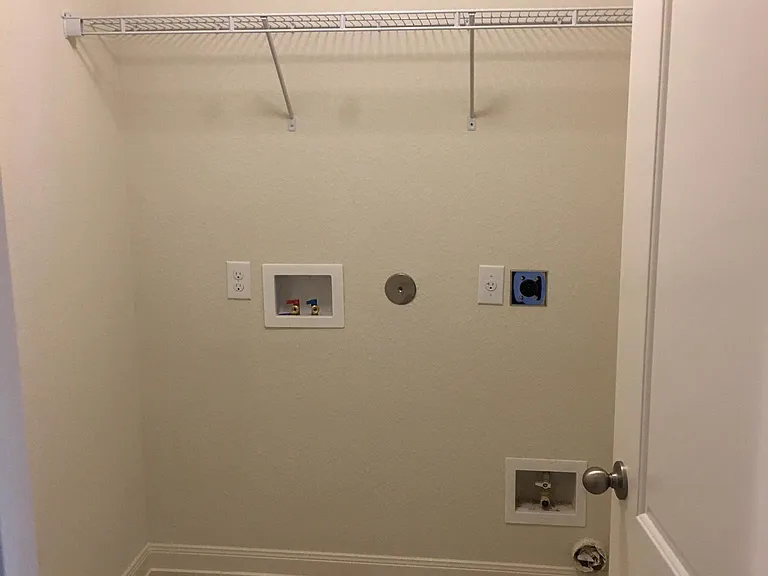 8925 Blackhaw St — Photo 3