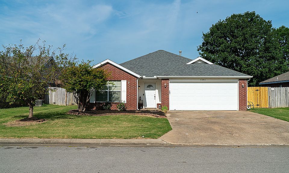 1st image of 1401 S Camellia Ln
