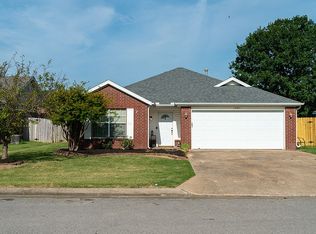 1401 S Camellia Ln, Fayetteville, AR 72704