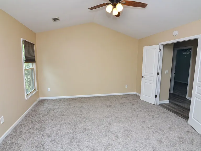 511 Prince Of Wales Ct — Photo 13