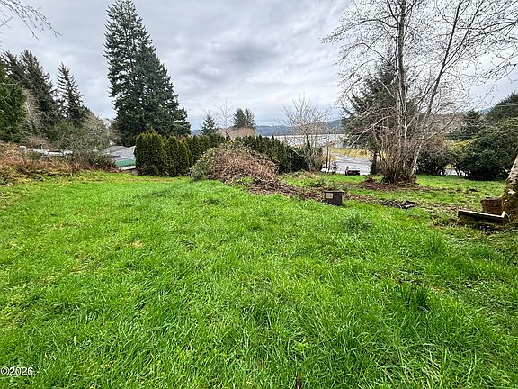 3rd image of 1707 E Alsea Hwy