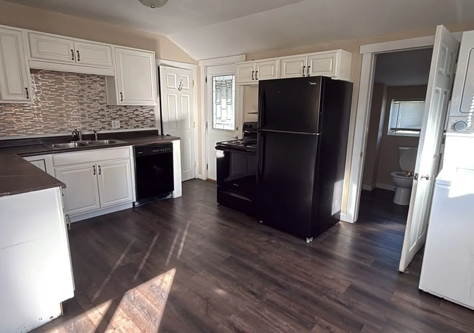 Pet-Friendly 2-Bedroom House for Rent in Watford City — Photo 4
