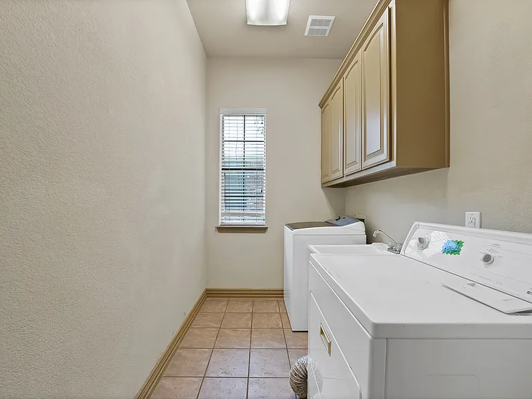 2245 Homestead Ln — Photo 13