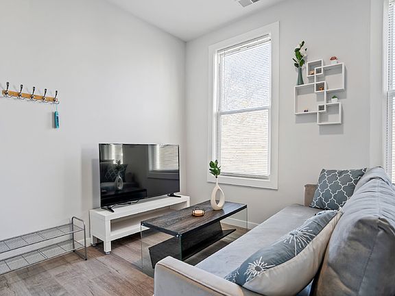 2nd image of 1226 W 31st Pl Unit 3R