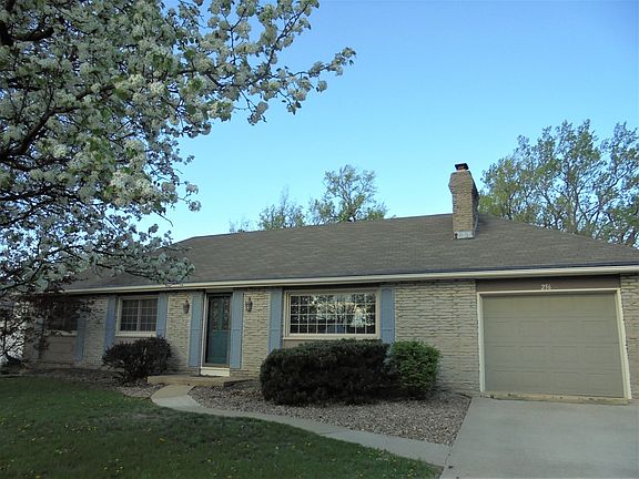 3rd image of 256 Southwest Dr
