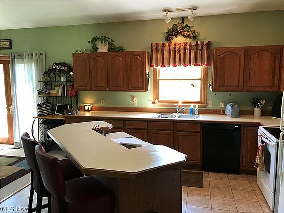 3rd image of 3010 Clay Rd NW