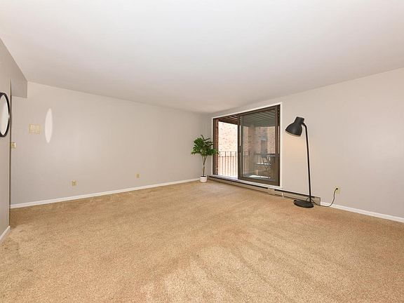 5th image of 1906 E Shorewood BOULEVARD #265