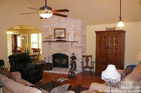 5th image of 266 Wolf Ln