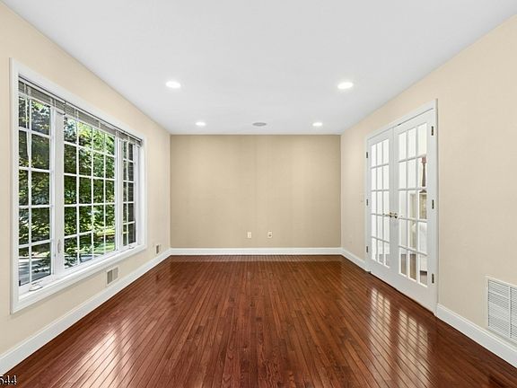 5th image of 1003 Charles St