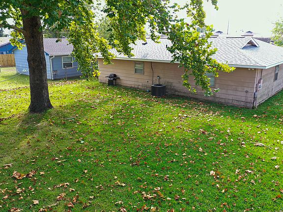 2nd image of 1504 Grant Dr