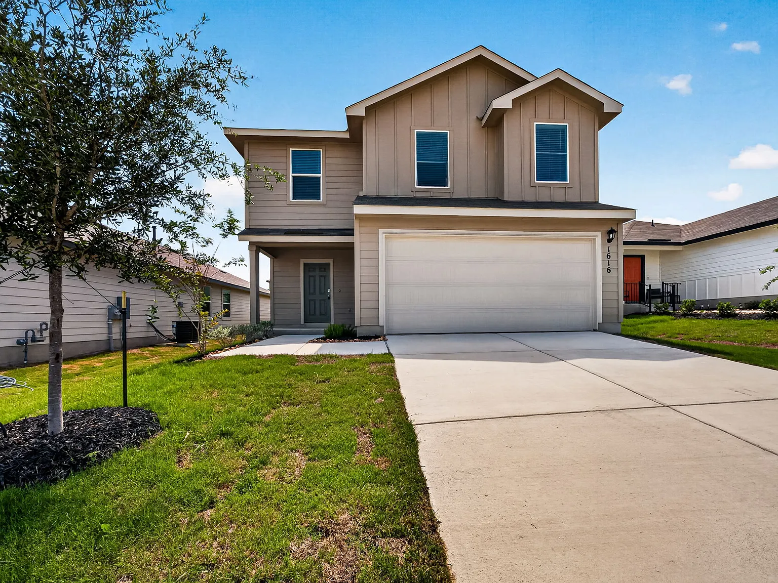 5 bed, 2.5 bath, 1891 sqft, $1,795 — Photo 2