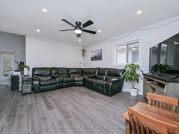3rd image of 121 Dyer Dr