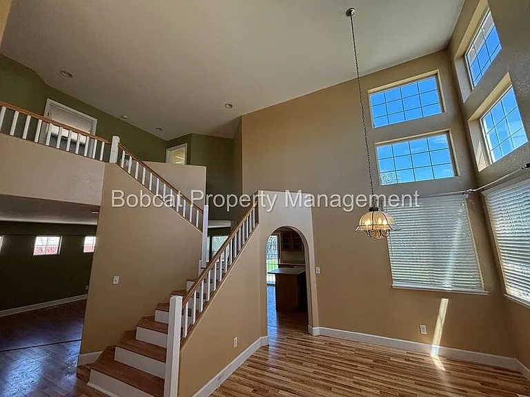 1477 Ridge Point Dr — Photo 3