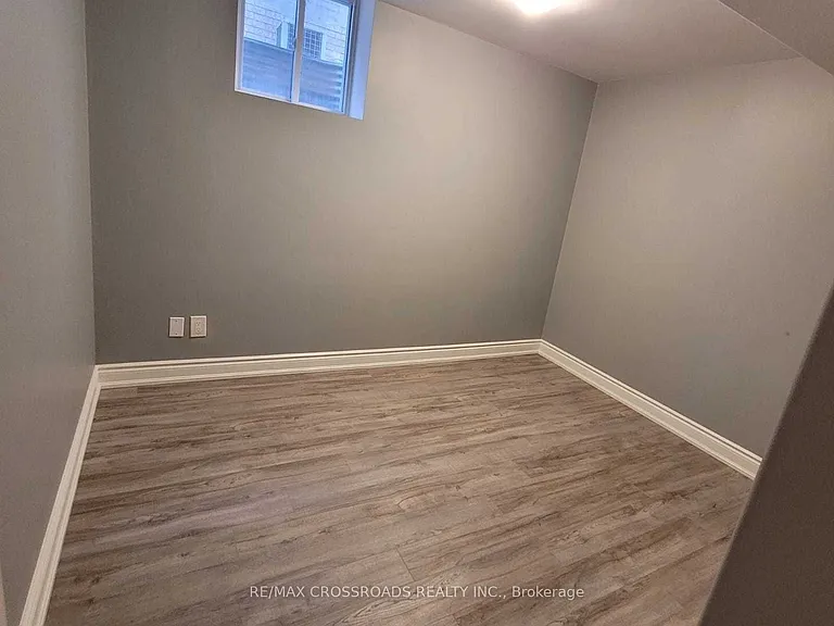 673 Bristol Rd W — Photo 5