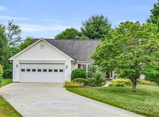 13 Sand Pebble Ct, Fletcher, NC 28732