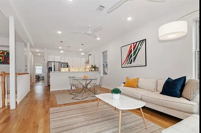 4 bed, 3.0 bath, 1946 sqft, $4,800 — Photo 3