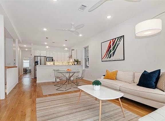 3rd image of 936 Pavonia Ave #1B