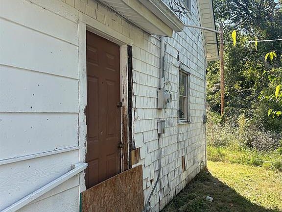 3rd image of 920 N Market Ave
