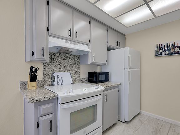 2nd image of 1104 F St APT 2