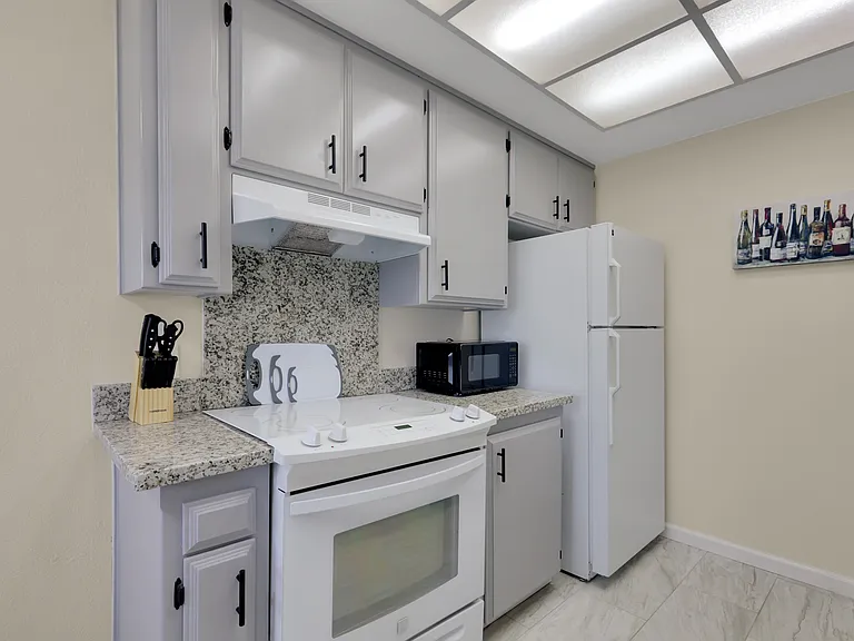 1104 F St #2 — Photo 2