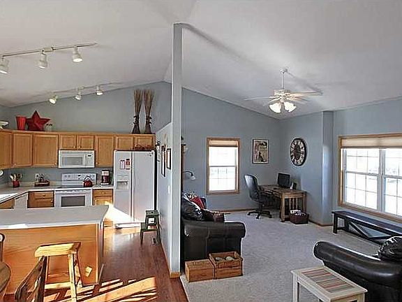 5th image of 330 Fox Run Dr