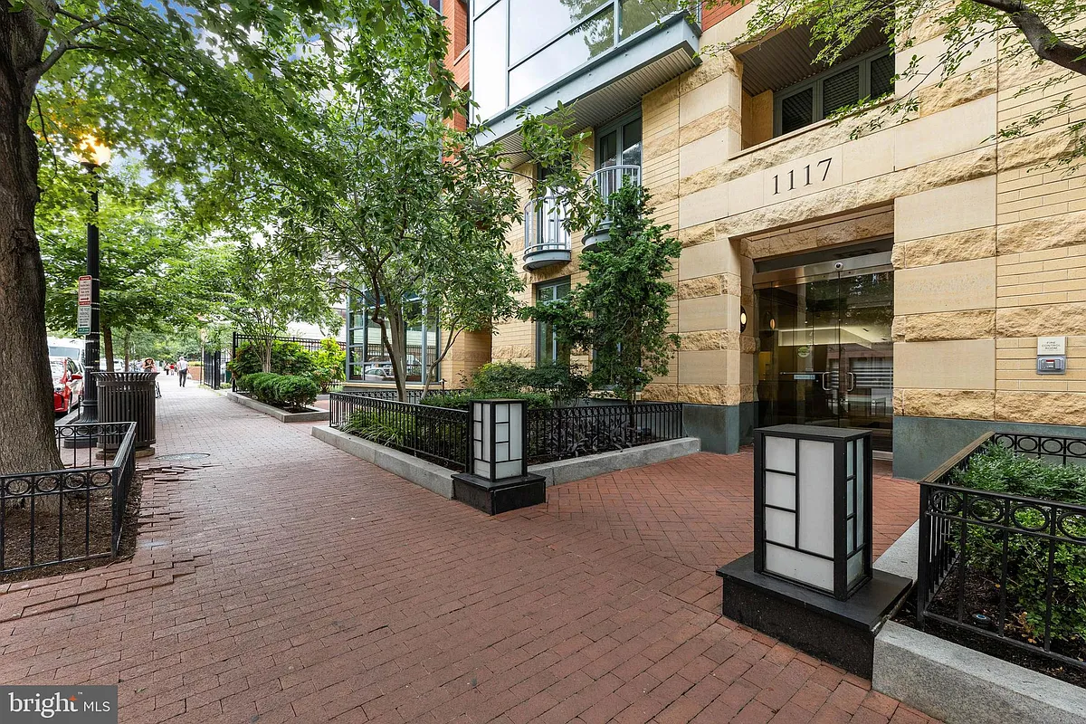 Building Photo - 1117 10th St NW #303