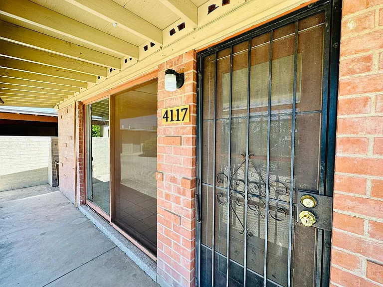 Brown4101-4117 — Photo 19