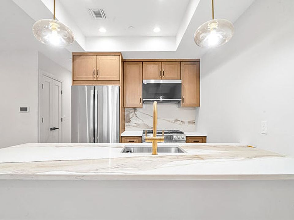 1st image of 266 10th St #1
