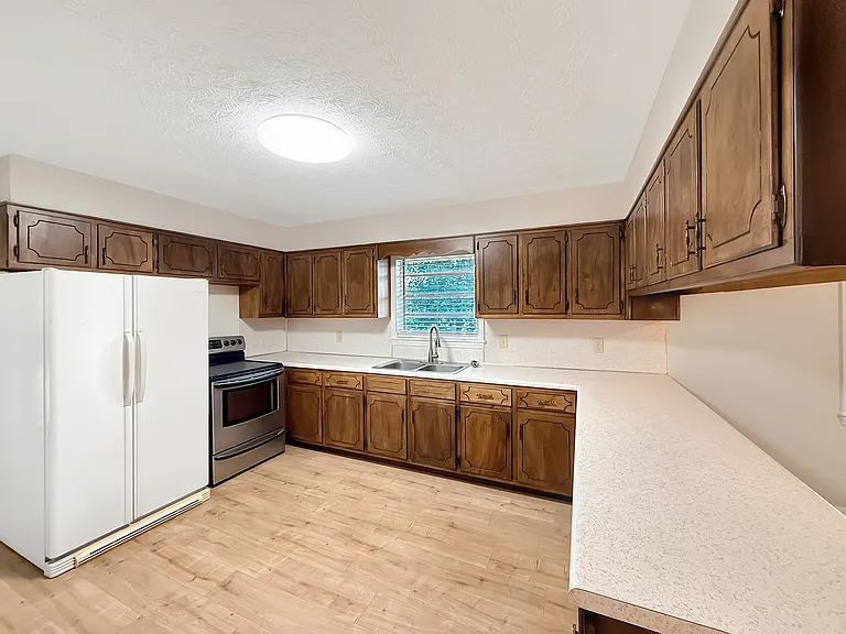 1595 Tulip Ln — Photo 11