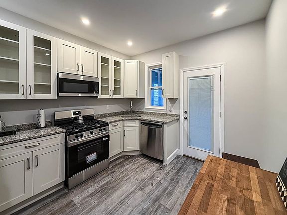 4th image of 220 Ege Ave