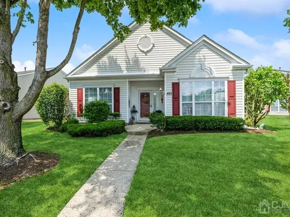 469 Skylark Dr, Monroe Township, NJ 08831