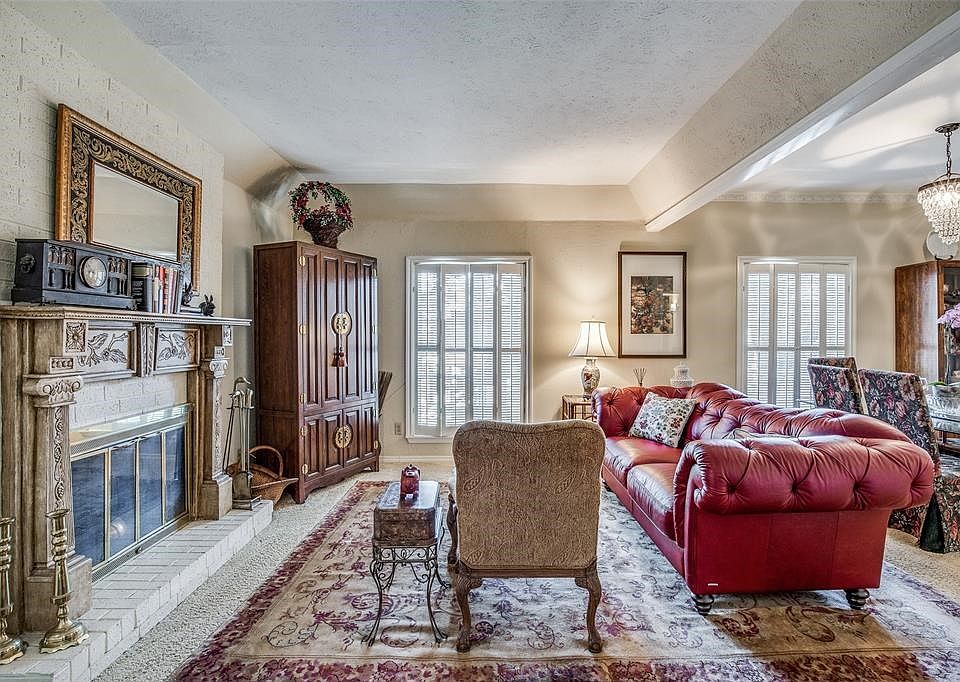 1st image of 4320 Bellaire St #204