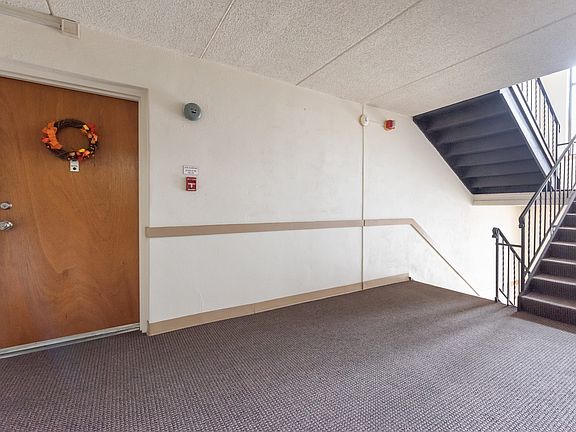 3rd image of 600 Campbell Cir #I-23