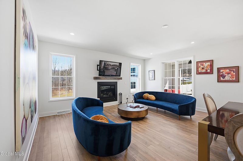 5th image of 24 Wetherby Court