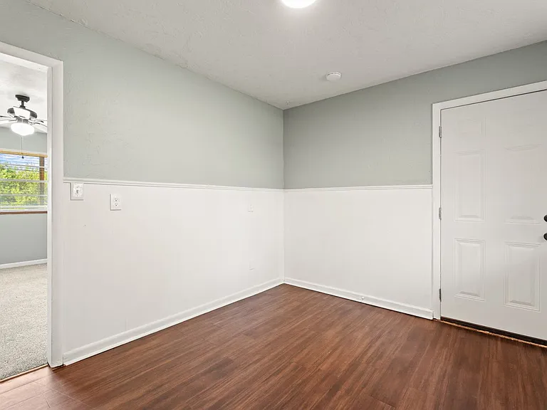 1029 Hoyt Ave — Photo 8