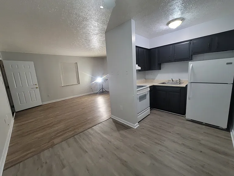 713 Mill St #9 — Photo 2