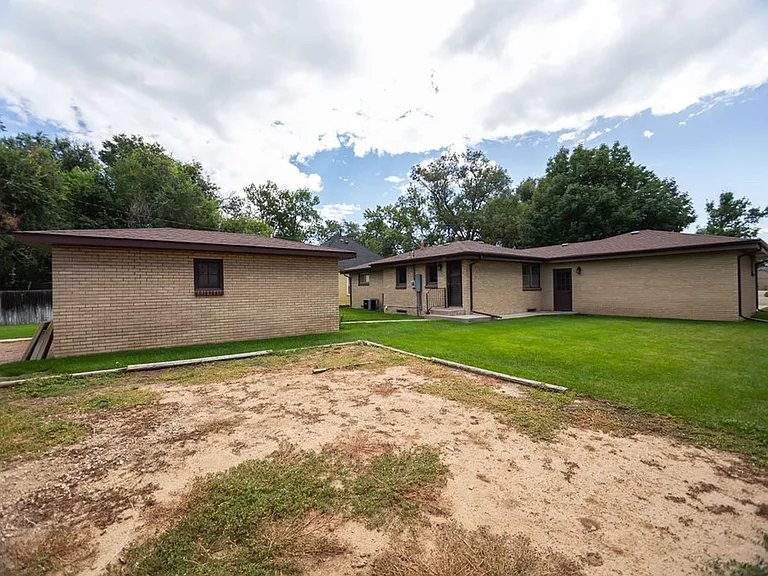 822 Walnut St — Photo 35
