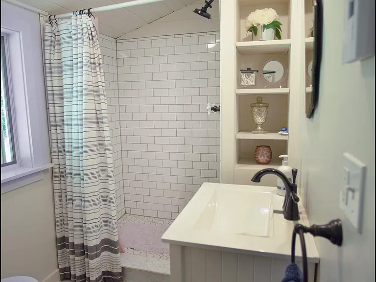 1st Master full bathroom