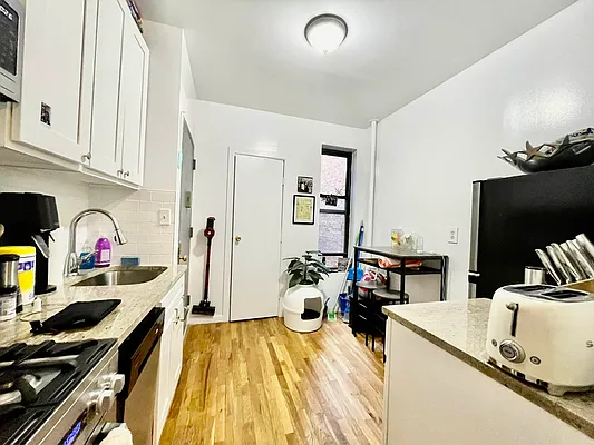 Rented by HOLTON REAL ESTATE INC. | media 16