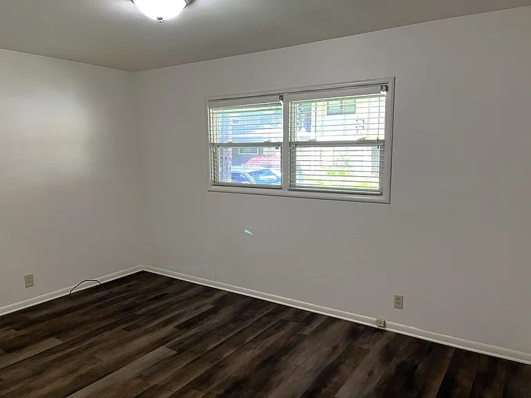 1467 Beverly Dr — Photo 13