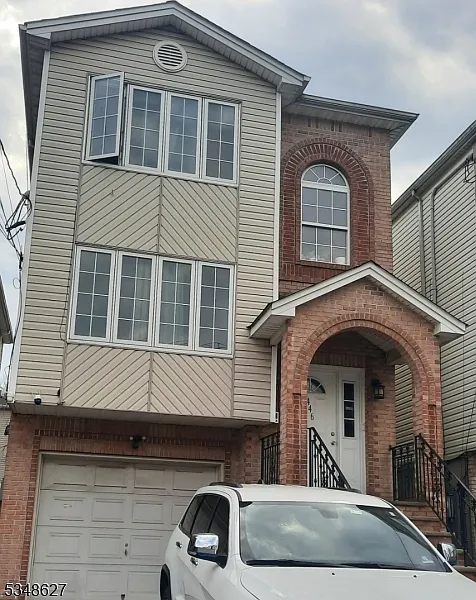 3 bed, 2.0 bath, $2,900 — Photo 2