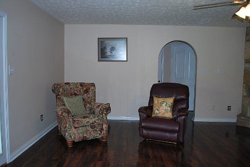 2nd image of 604 Preston Ln