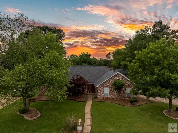 24 Windmere Dr, Texarkana, TX 75503