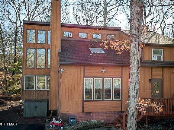 3rd image of 122 Dover Dr