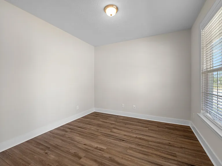 721 Ronaldsay Rd — Photo 8