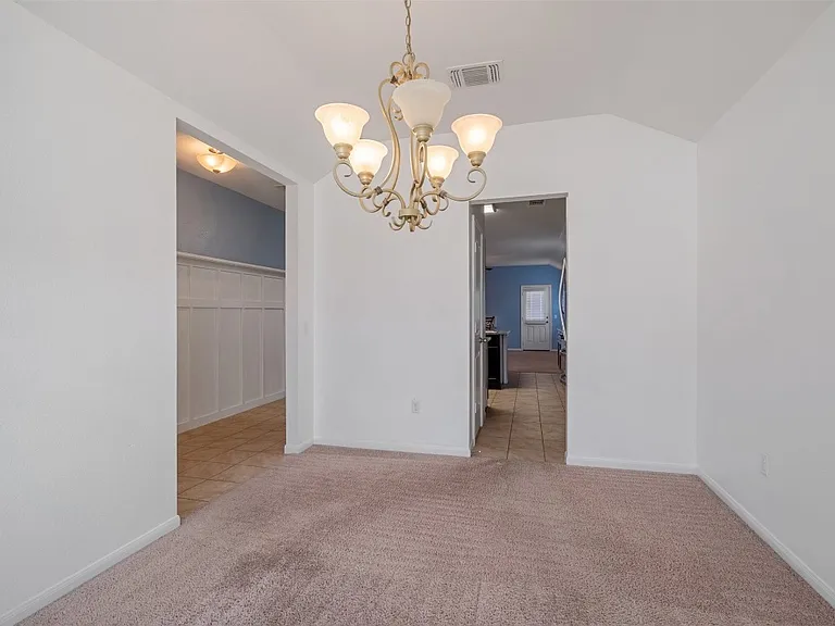 118 Leona River Trl — Photo 32