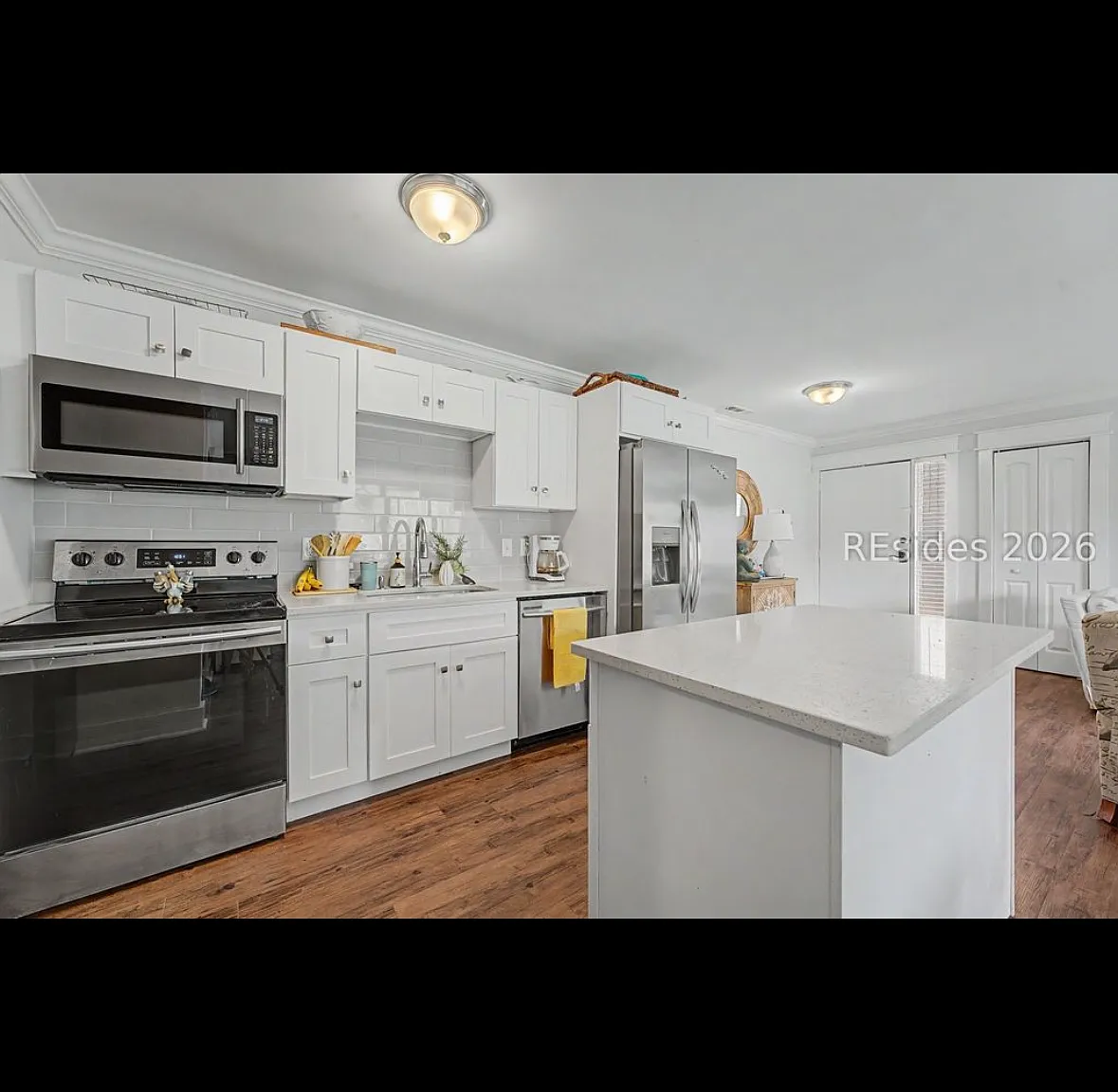 2 bed, 950 sqft, $2,300 — Photo 1
