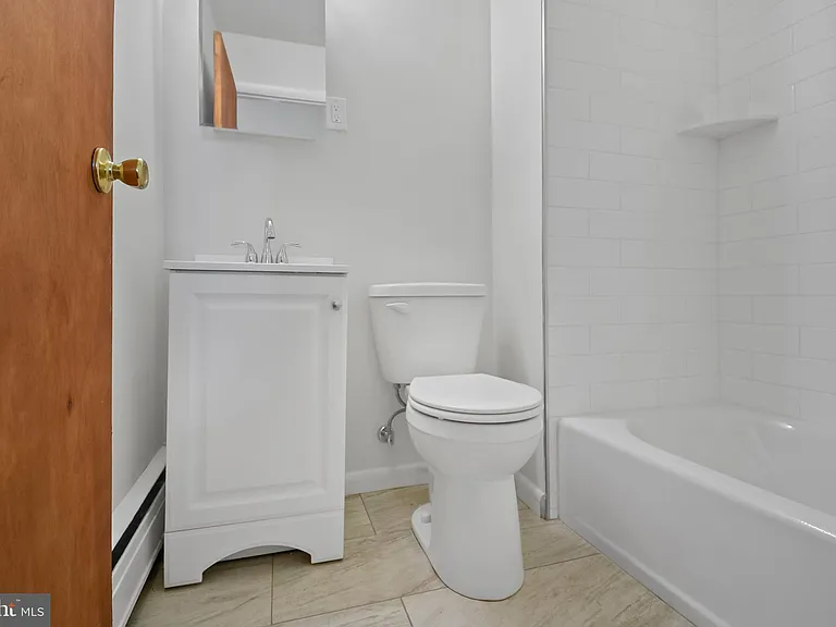 2409 Manor Rd #1 — Photo 7
