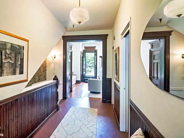 750 Carroll Street TOWNH image 3 of 21